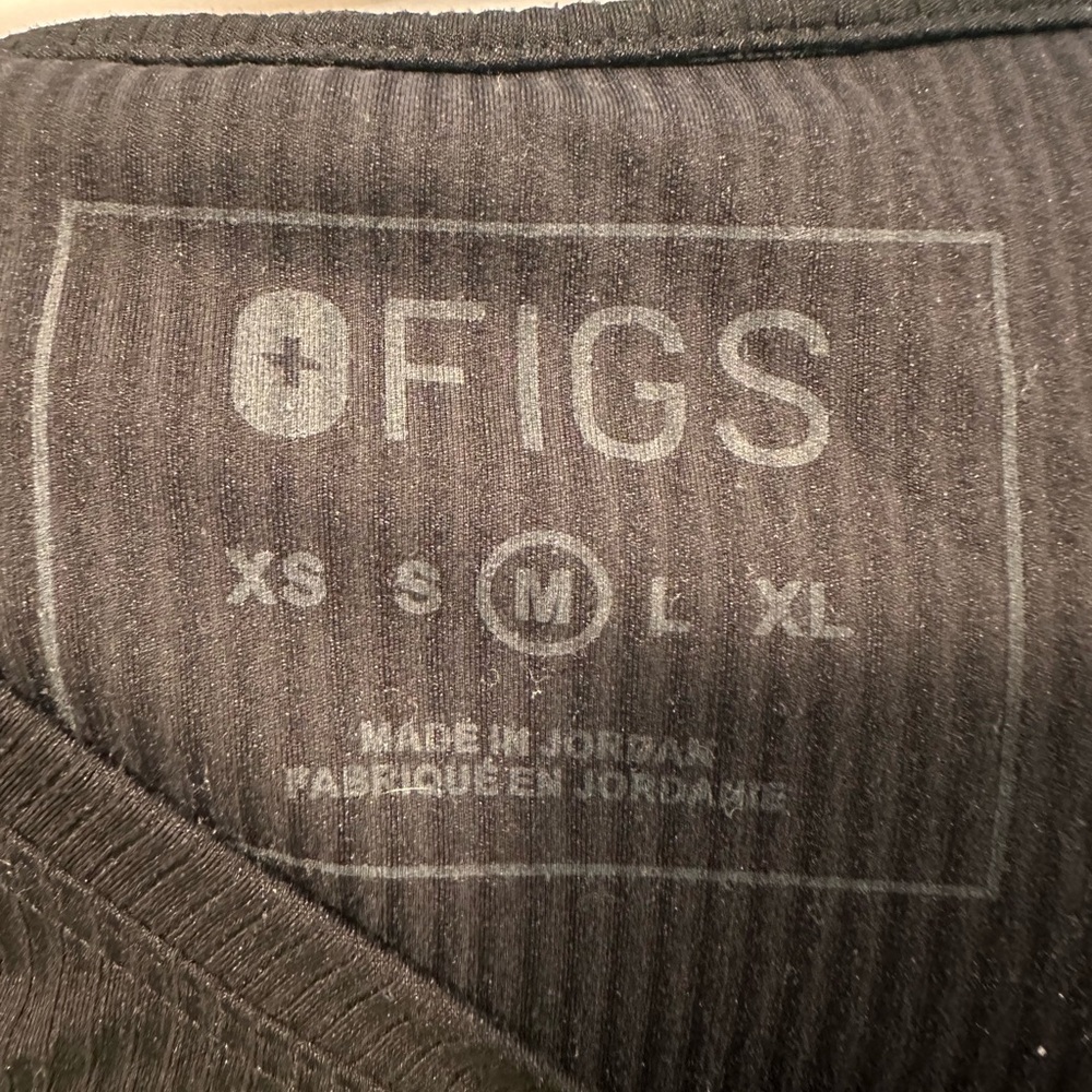 Set of 4 Figs Black and Grey Underscrub Longsleeve Shirts - Picture 10 of 13